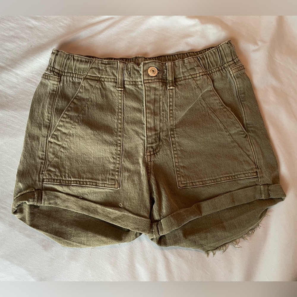 NWOT American Eagle shorts size 2 runs large